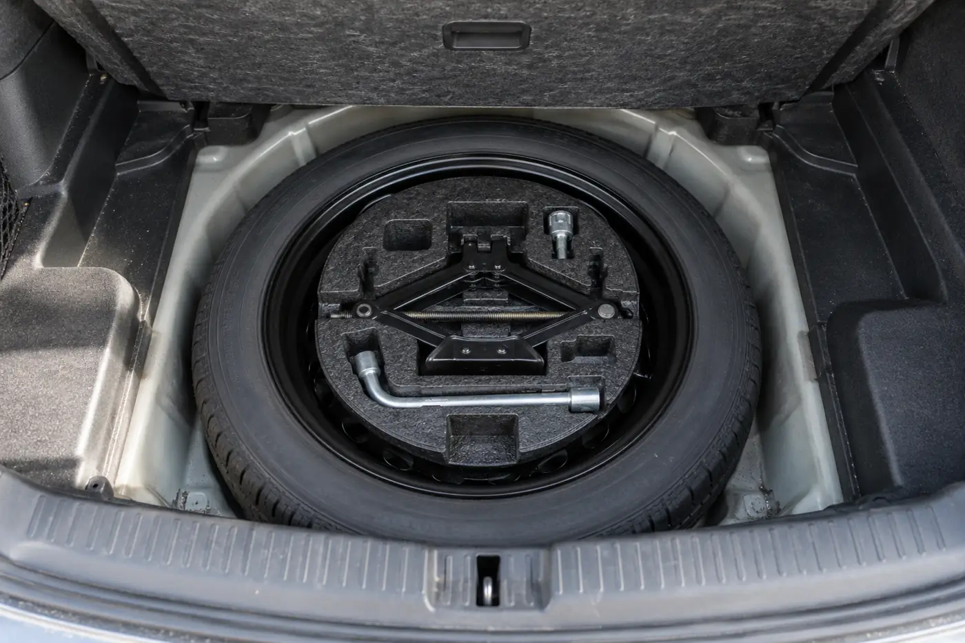 Spare tyre and wheel tools